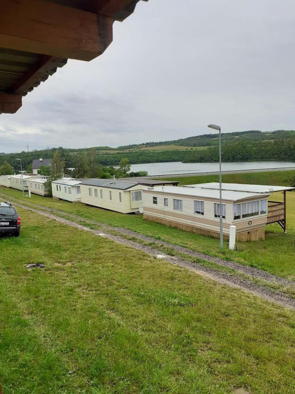 Mobilheim Na Louce Villa Vyrovice Kültér fotó